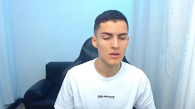 Matiius18 online show from 03-25-26, 01:43