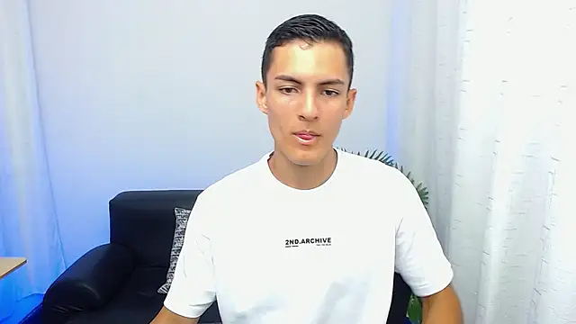 Snapshot of Matiius18 chatting on 10-02-25, 02:20 Matiius18 online show from 10-02-25, 02:20