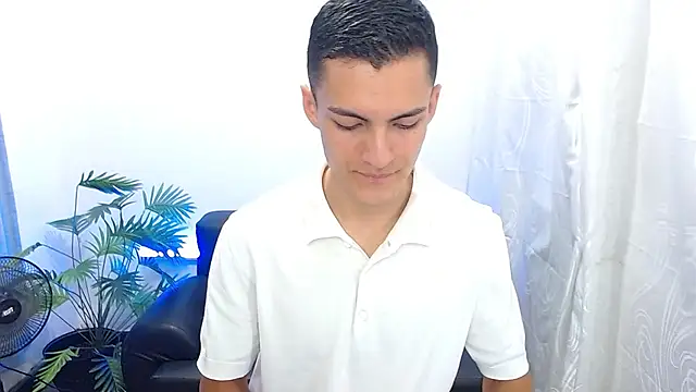 Snapshot of Matiius18 chatting on 09-13-25, 01:33 Matiius18 online show from 09-13-25, 01:33