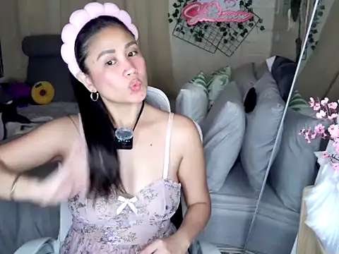 Shiawase1125 online show from 09-29-25, 10:15