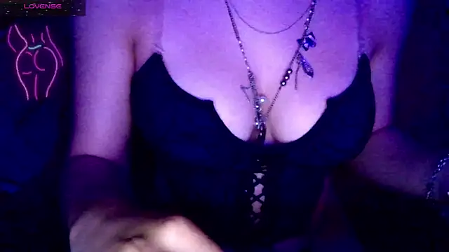 Snapshot of Sapphire_Gd chatting on 10-18-25, 09:06 Sapphire Gd online show from 10-18-25, 09:06