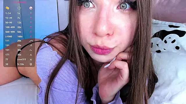 Snapshot of Ellamilano9 chatting on 12-13-25, 08:04 Ellamilano9 online show from 12-13-25, 08:04