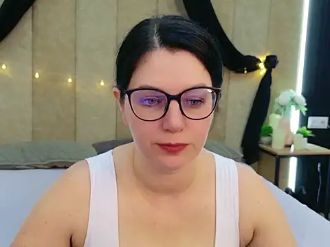 Nina Stane online show from 10-16-25, 05:49