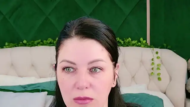 Nina Stane online show from 10-15-25, 05:28