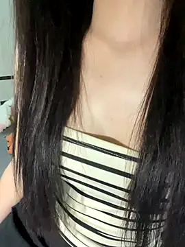 Snapshot of Dior_baby chatting on 10-15-25, 01:15 Dior baby online show from 10-15-25, 01:15