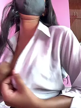 Snapshot of Neha18 chatting on 10-07-25, 06:36 Neha18 online show from 10-07-25, 06:36