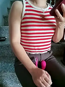Snapshot of Sweet-Berry89 chatting on 09-23-25, 12:17 Sweet-Berry89 online show from 09-23-25, 12:17