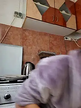 alinaalinutzq online show from 10-18-25, 02:08