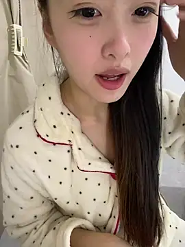Snapshot of MengMeng0515 chatting on 05-01-26, 10:20 MengMeng0515 online show from 05-01-26, 10:20