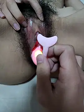 Snapshot of MengMeng0515 chatting on 11-11-25, 09:15 MengMeng0515 online show from 11-11-25, 09:15