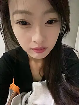 Snapshot of MengMeng0515 chatting on 11-16-25, 09:47 MengMeng0515 online show from 11-16-25, 09:47