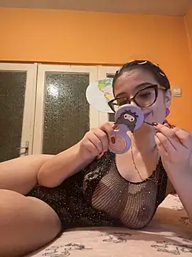 Larra69 online show from 09-15-25, 04:40