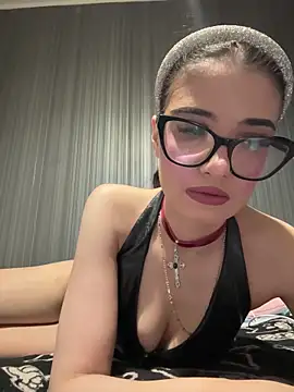 Snapshot of Larra69 chatting on 05-25-26, 05:44 Larra69 online show from 05-25-26, 05:44
