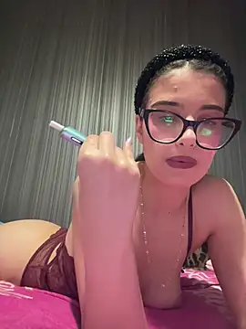 Snapshot of Larra69 chatting on 04-25-26, 05:43 Larra69 online show from 04-25-26, 05:43