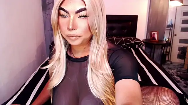 Snapshot of xTrixieMae chatting on 09-10-25, 07:18 xTrixieMae online show from 09-10-25, 07:18