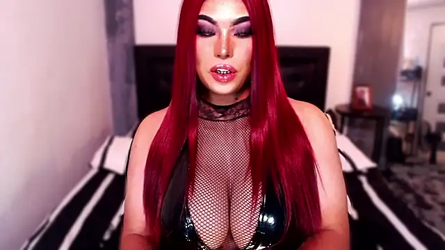 Snapshot of xTrixieMae chatting on 10-15-25, 04:33 xTrixieMae online show from 10-15-25, 04:33