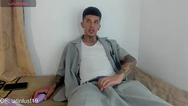 Snapshot of Savajelust chatting on 05-21-26, 06:38 Savajelust online show from 05-21-26, 06:38