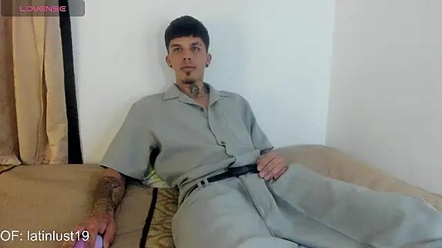 Snapshot of Savajelust chatting on 06-22-26, 05:32 Savajelust online show from 06-22-26, 05:32