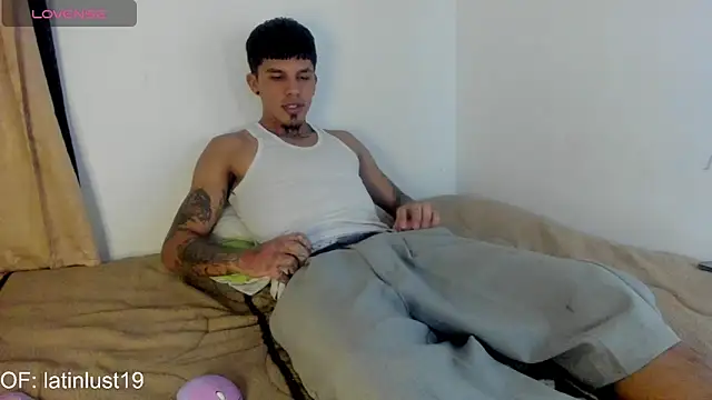Snapshot of Savajelust chatting on 06-28-26, 10:16 Savajelust online show from 06-28-26, 10:16