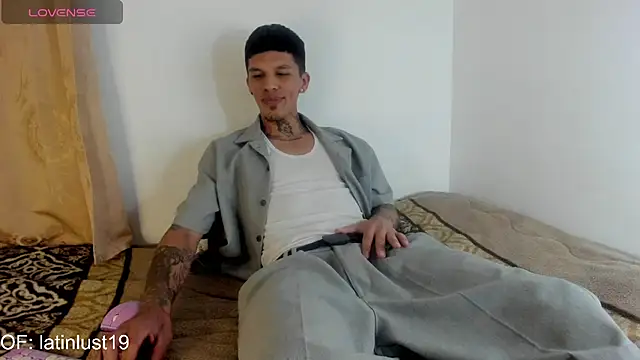 Snapshot of Savajelust chatting on 05-30-26, 10:26 Savajelust online show from 05-30-26, 10:26
