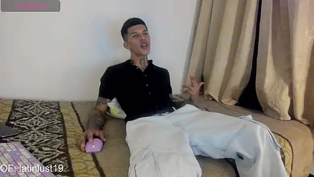Snapshot of Savajelust chatting on 05-01-26, 12:37 Savajelust online show from 05-01-26, 12:37