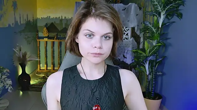 EllieMurler online show from 10-31-25, 02:13