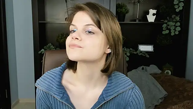 EllieMurler online show from 11-30-25, 09:10