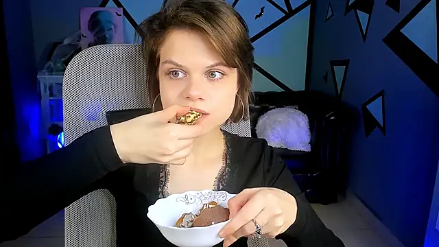 EllieMurler online show from 10-23-25, 01:10