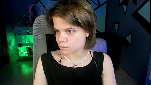 EllieMurler online show from 10-25-25, 09:08