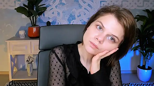 EllieMurler online show from 11-28-25, 09:09