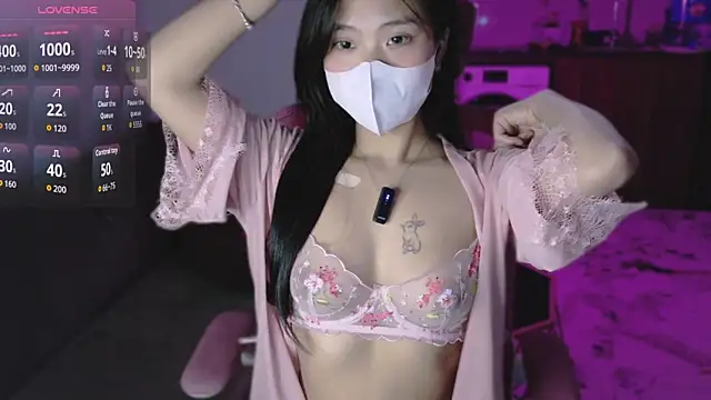 Snapshot of Phuong_Bee chatting on 03-13-26, 02:22 Phuong Bee online show from 03-13-26, 02:22