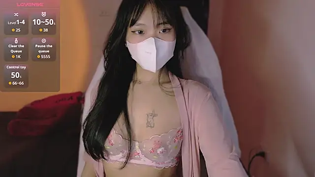 Phuong Bee online show from 10-11-25, 01:23