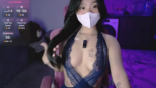 Snapshot of Phuong_Bee chatting on 03-28-26, 12:28 Phuong Bee online show from 03-28-26, 12:28