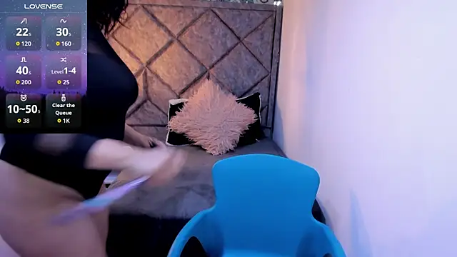 Kiara Cruz   online show from 10-27-25, 08:10