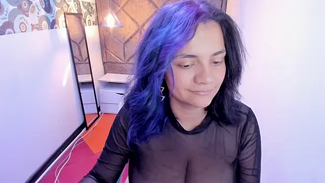 Kiara Cruz   online show from 11-05-25, 08:23