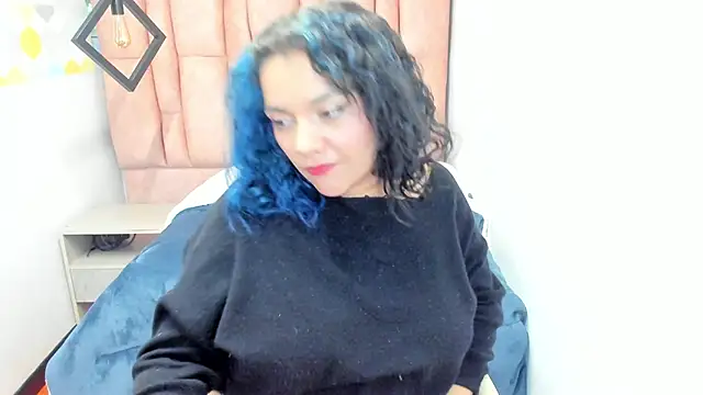 Kiara Cruz   online show from 10-17-25, 08:32