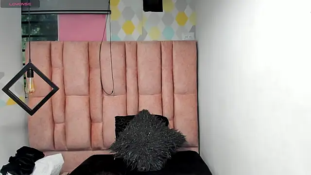Kiara Cruz   online show from 10-11-25, 08:21