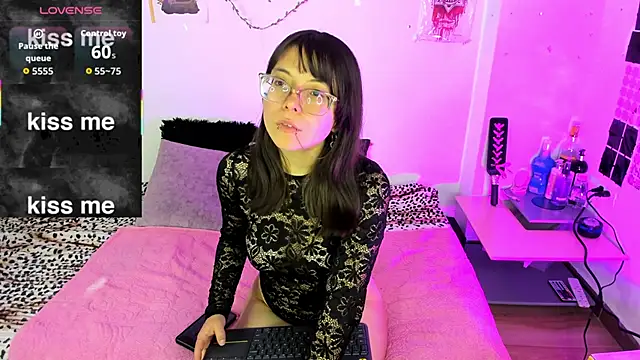 UchikyDoll online show from 11-24-25, 08:42