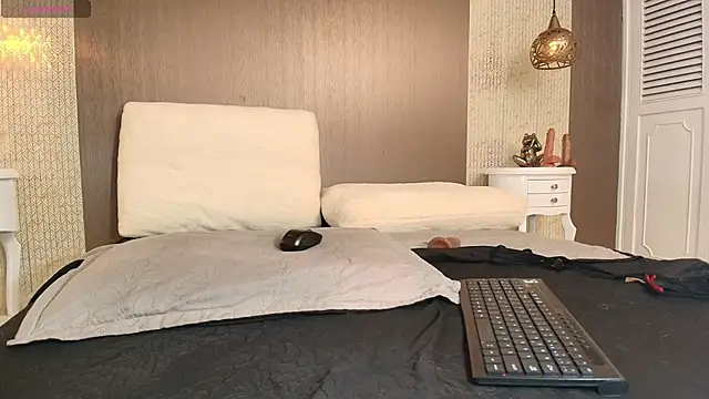 Tiifany Baker online show from 11-30-25, 07:53