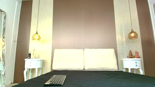 Tiifany Baker online show from 11-04-25, 07:50