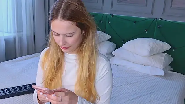 Sofii Ly online show from 09-24-25, 05:47