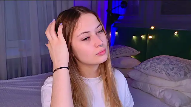 Sofii Ly online show from 11-28-25, 06:13