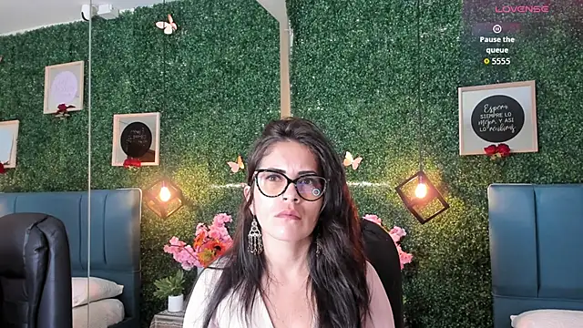 Snapshot of Linagh_ chatting on 10-16-25, 11:29 Linagh online show from 10-16-25, 11:29