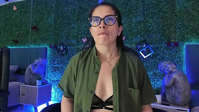 Snapshot of Linagh_ chatting on 07-18-26, 11:30 Linagh online show from 07-18-26, 11:30