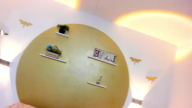 Bella  Lane online show from 12-16-25, 06:01