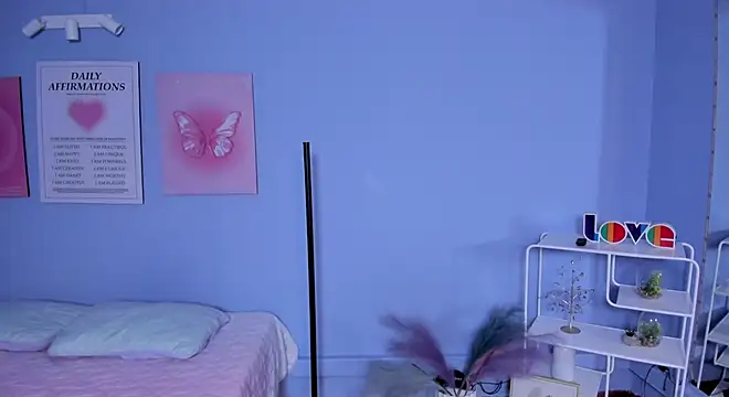 Bella  Lane online show from 12-19-25, 07:49