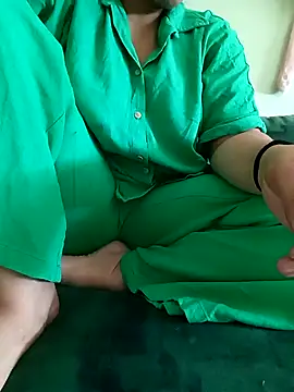 Mroma89six online show from 10-31-25, 01:30