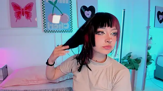 Zoe Lynch  online show from 06-16-26, 12:16