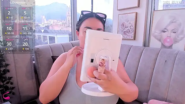 Zoey thompson online show from 10-09-25, 07:25