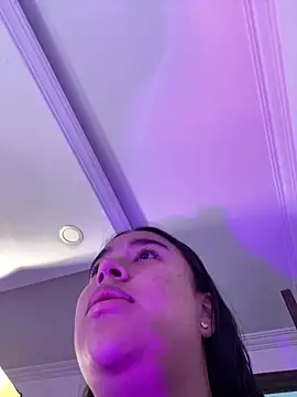 Zoey thompson online show from 04-16-26, 07:47